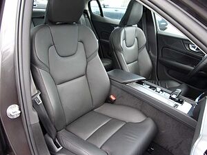 Volvo  B4 Lim. Plus Dark