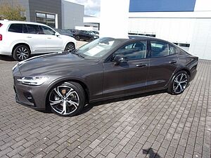 Volvo  B4 Lim. Plus Dark