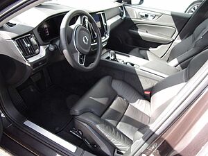 Volvo  B4 Lim. Plus Dark