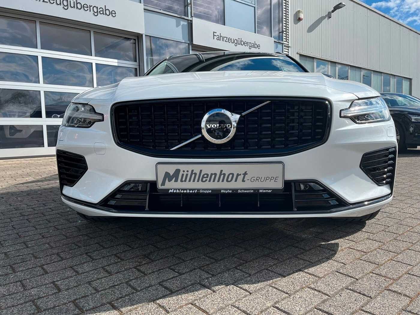 Volvo  T6 Recharge AWD Geartr.  PLUS DARK - Sofort