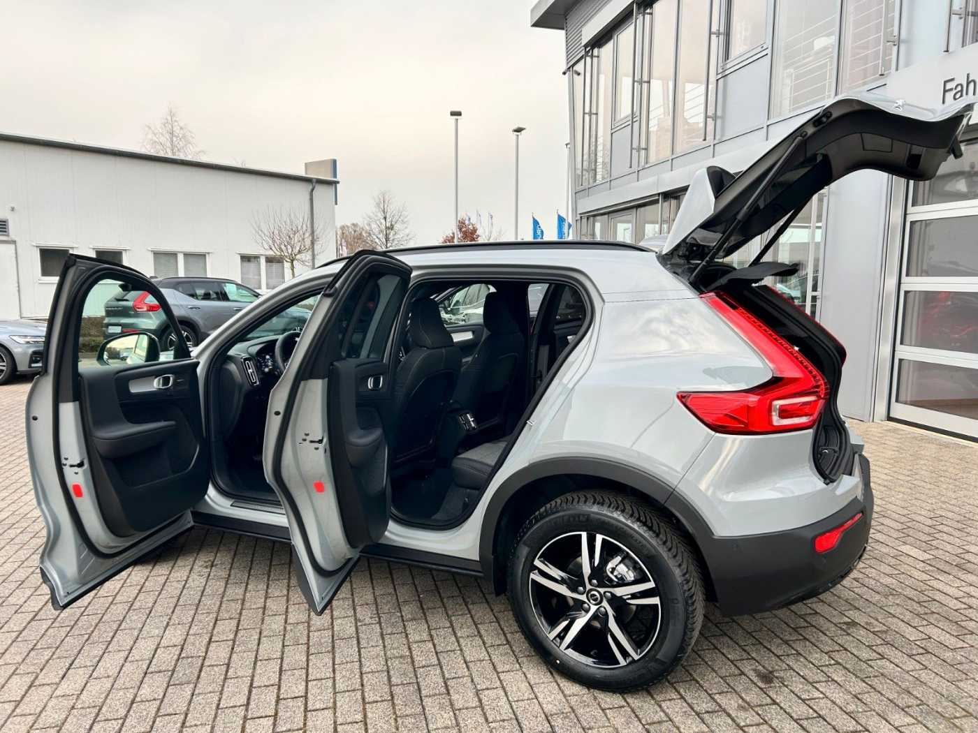 Volvo  T2 PLUS DARK  - Sofort lieferbar -