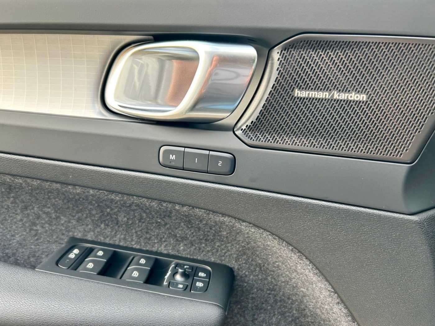 Volvo  T2 PLUS DARK  - Sofort lieferbar -