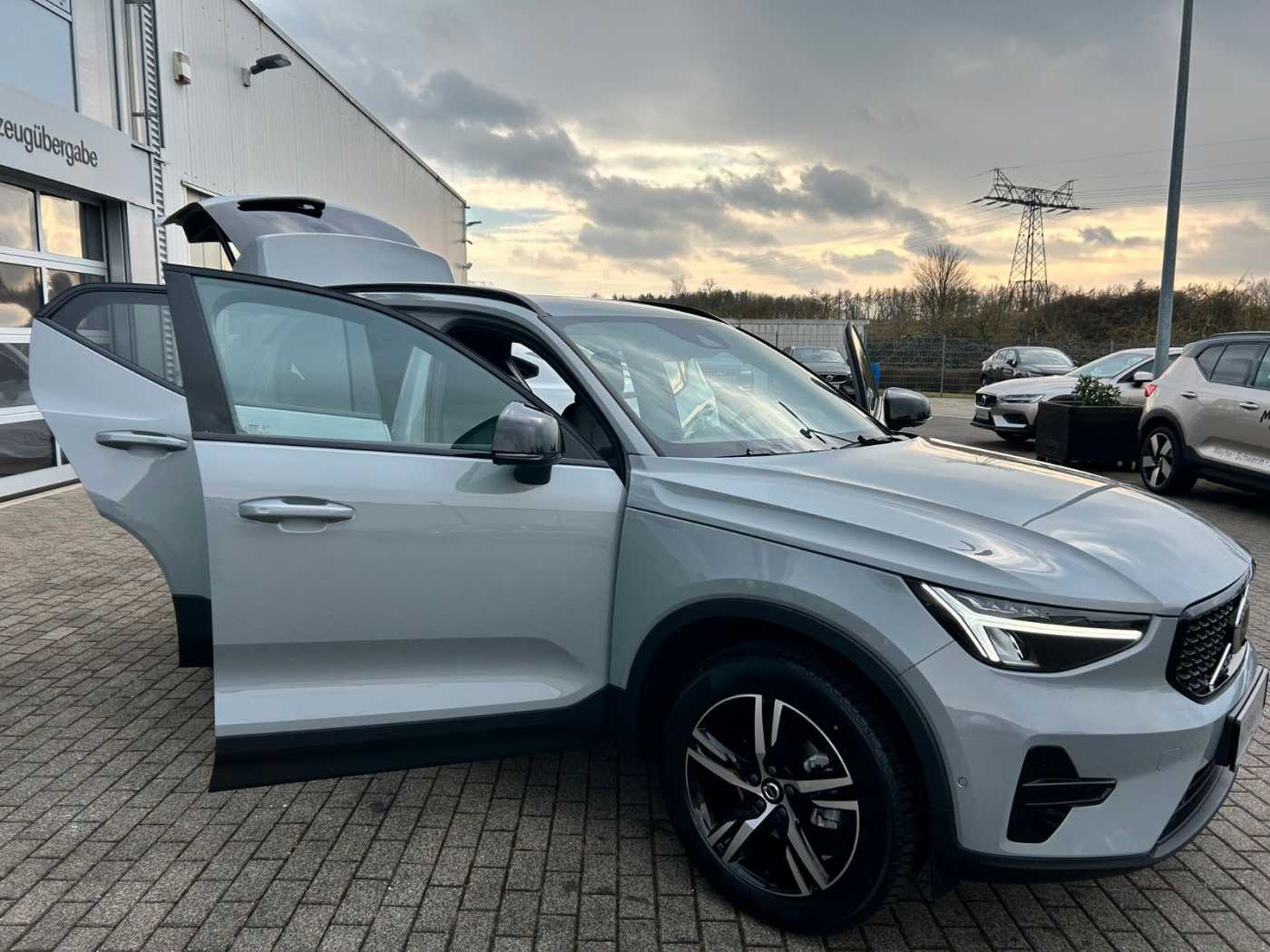 Volvo  T2 PLUS DARK  - Sofort lieferbar -