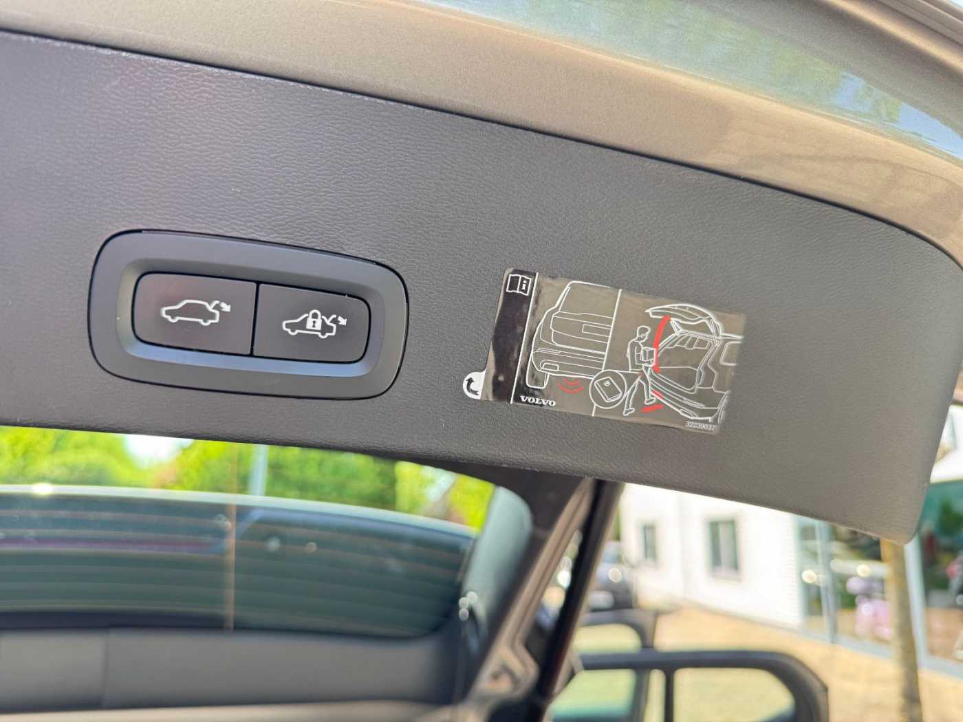 Volvo  T3 MOMENTUM PRO - Kamera - Keyless - LED -