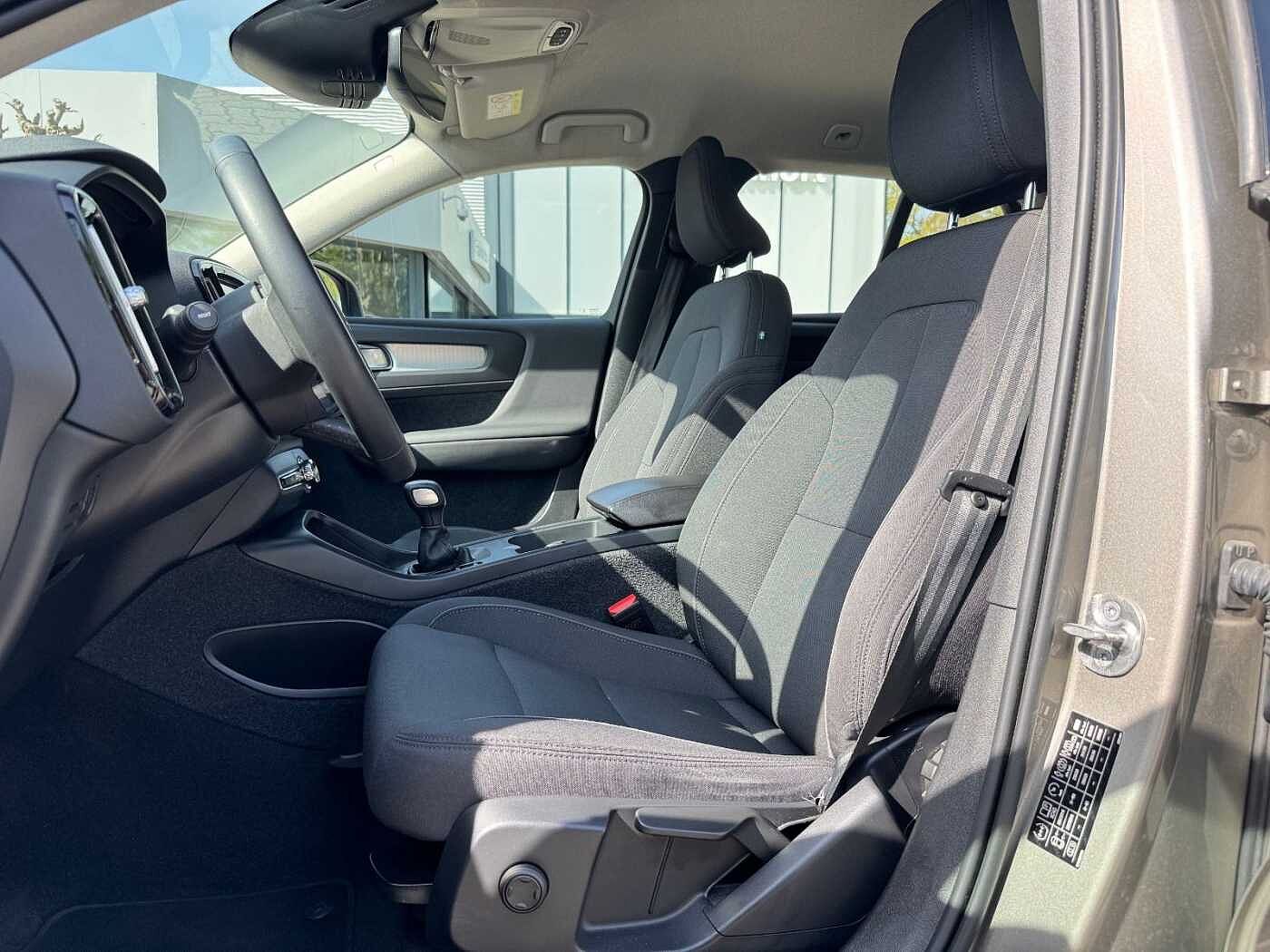 Volvo  T3 MOMENTUM PRO - Kamera - Keyless - LED -