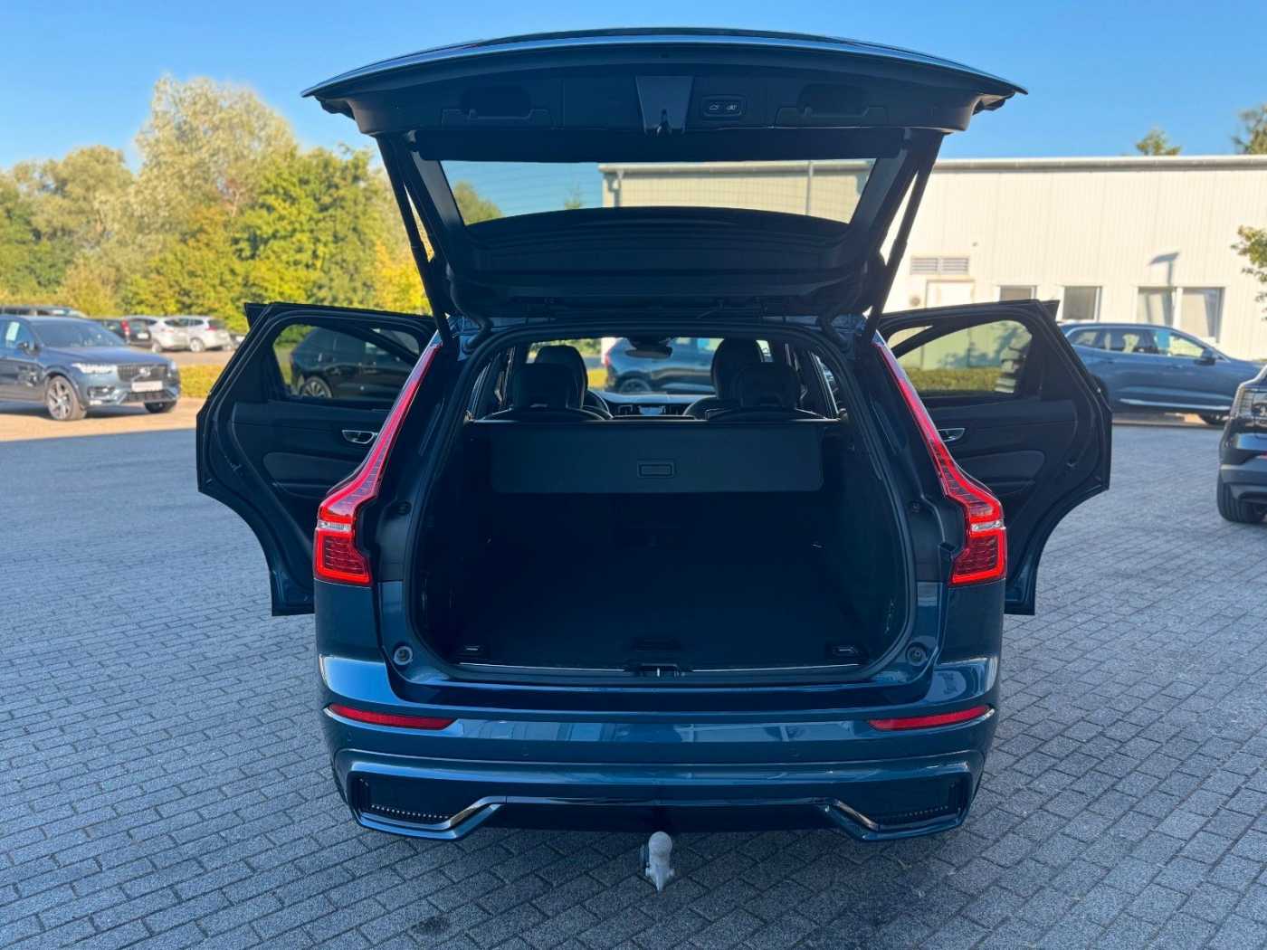 Volvo  B4 D AWD Geartr. ULTIMATE DARK - AHK -