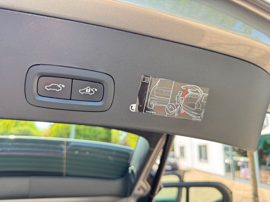 Volvo  T3 MOMENTUM PRO - Kamera - Keyless - LED -