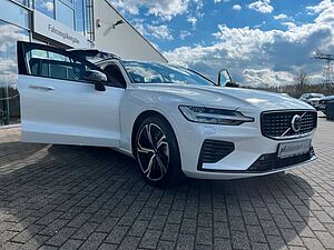 Volvo  T6 Recharge AWD Geartr.  PLUS DARK - Sofort