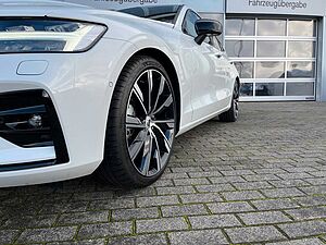 Volvo  B4 B DKG PLUS DARK - Sofort lieferbar -