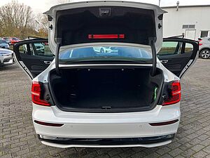Volvo  B4 B DKG PLUS DARK - Sofort lieferbar -