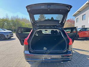 Volvo  B4 DKG PLUS DARK - Pilot - BLIS - H/K - Cam
