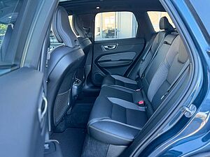 Volvo  B4 D AWD Geartr. ULTIMATE DARK - AHK -