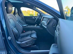 Volvo  B4 D AWD Geartr. ULTIMATE DARK - AHK -