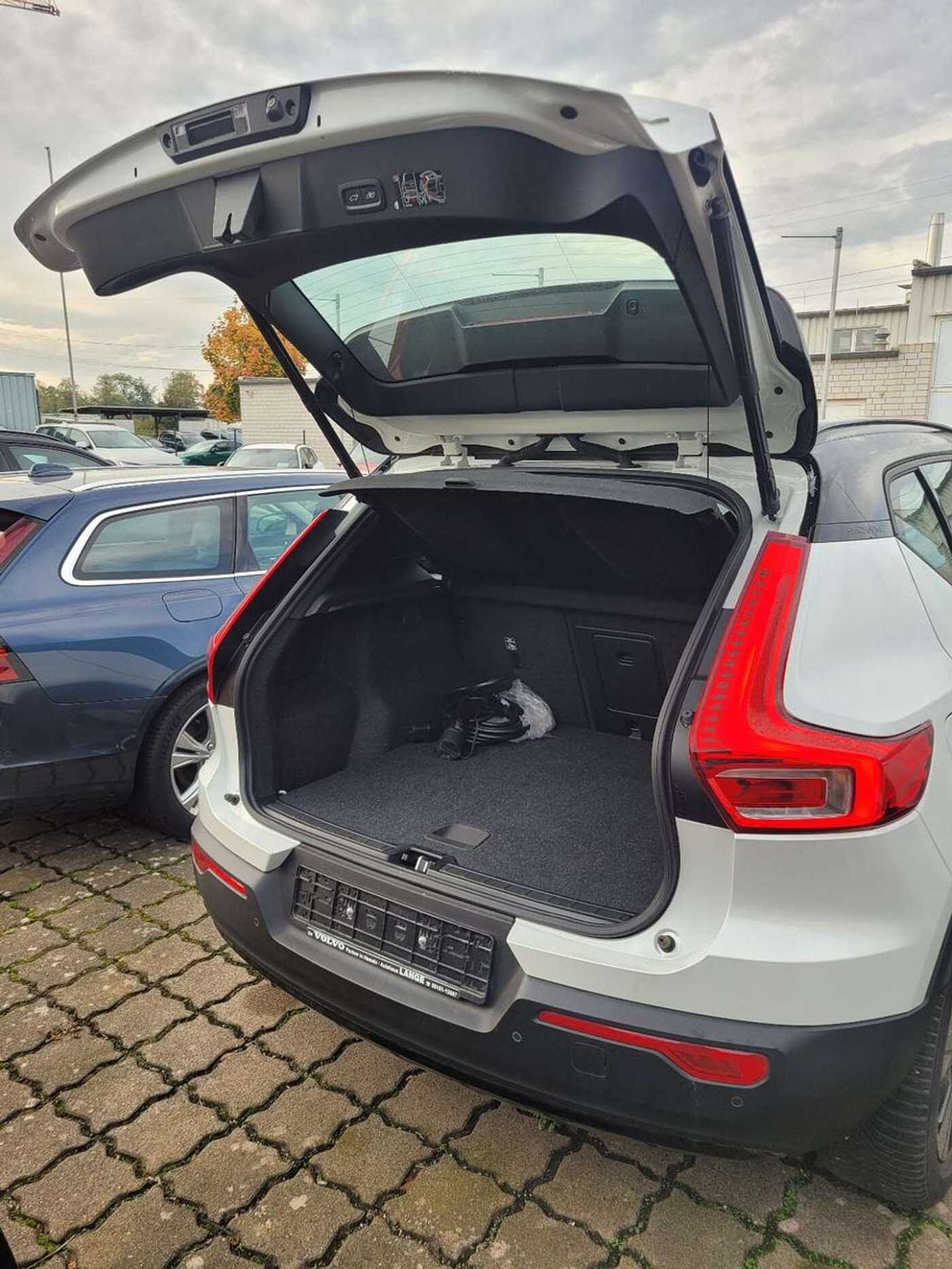 Volvo  XC40 R Design Expr Recharge Plug-In Hybrid