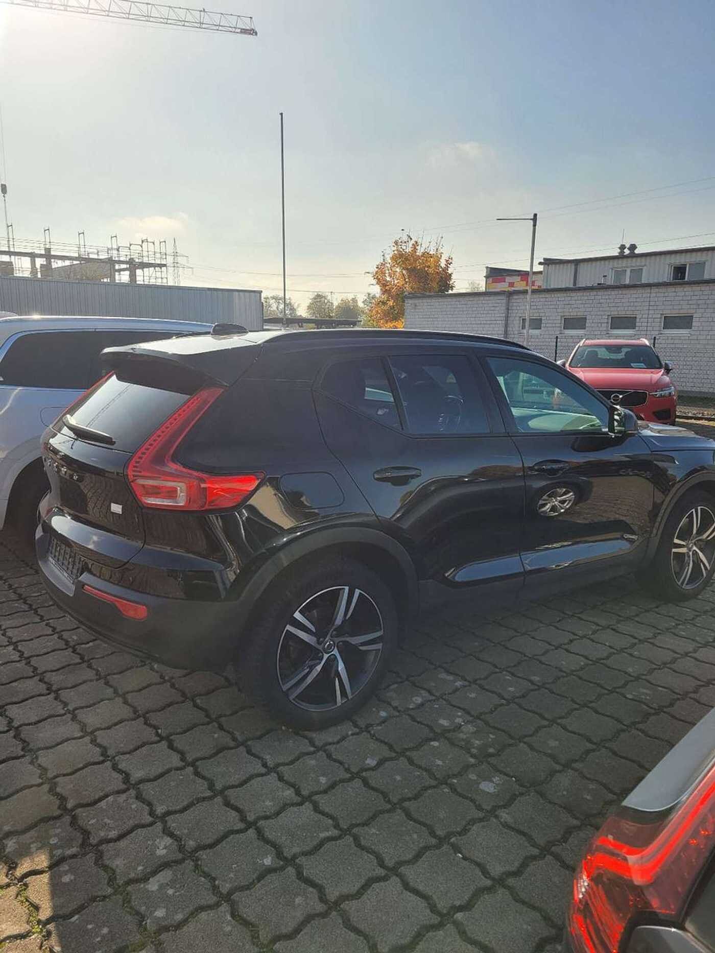 Volvo  XC40 R Design Recharge Plug-In Hybrid 2WD