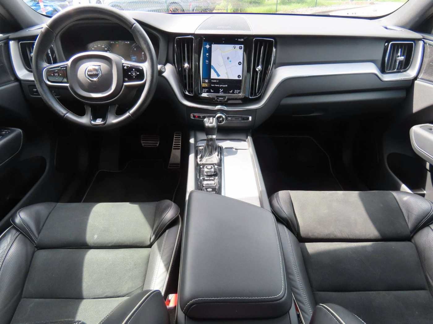 Volvo  R Design 2WD