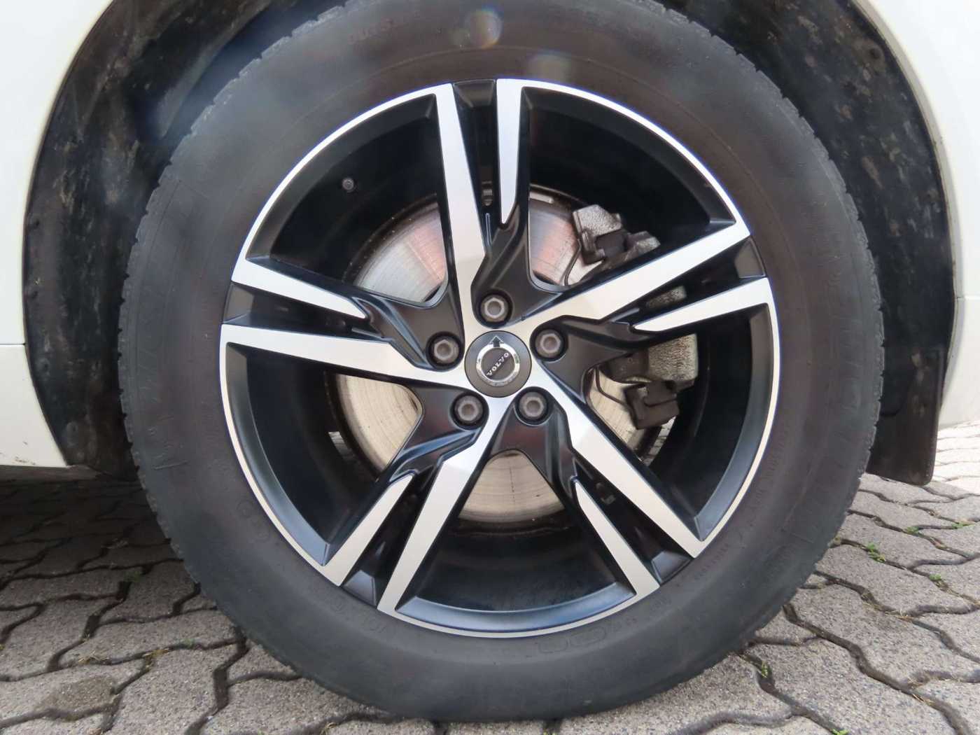 Volvo  Inscription Expression Recharge Plug-In Hyb