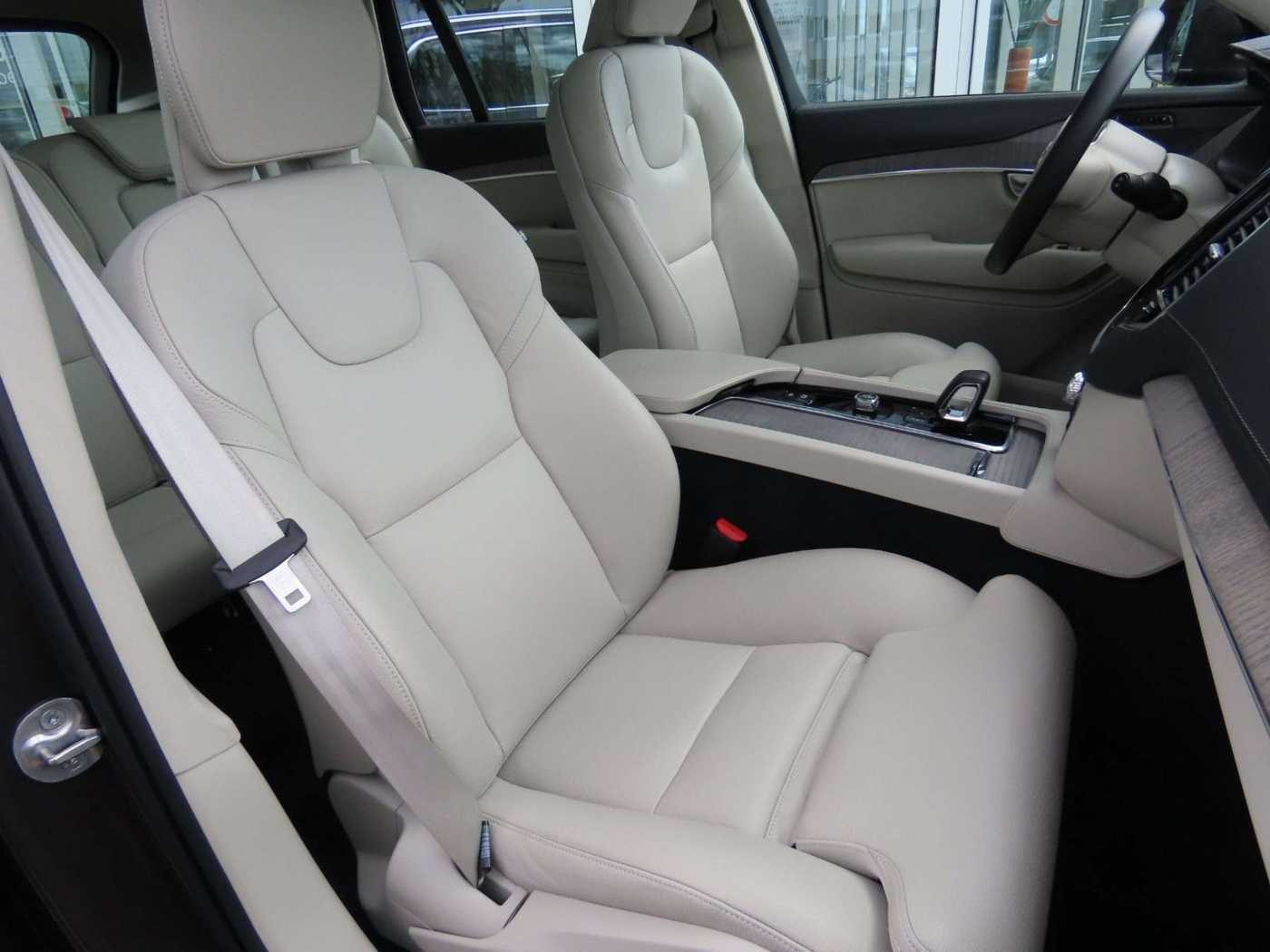 Volvo  Ultimate Bright Recharge Plug-In Hybrid AWD