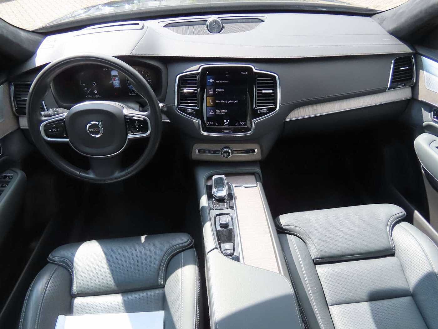 Volvo  Plus Bright Recharge Plug-In Hybrid AWD