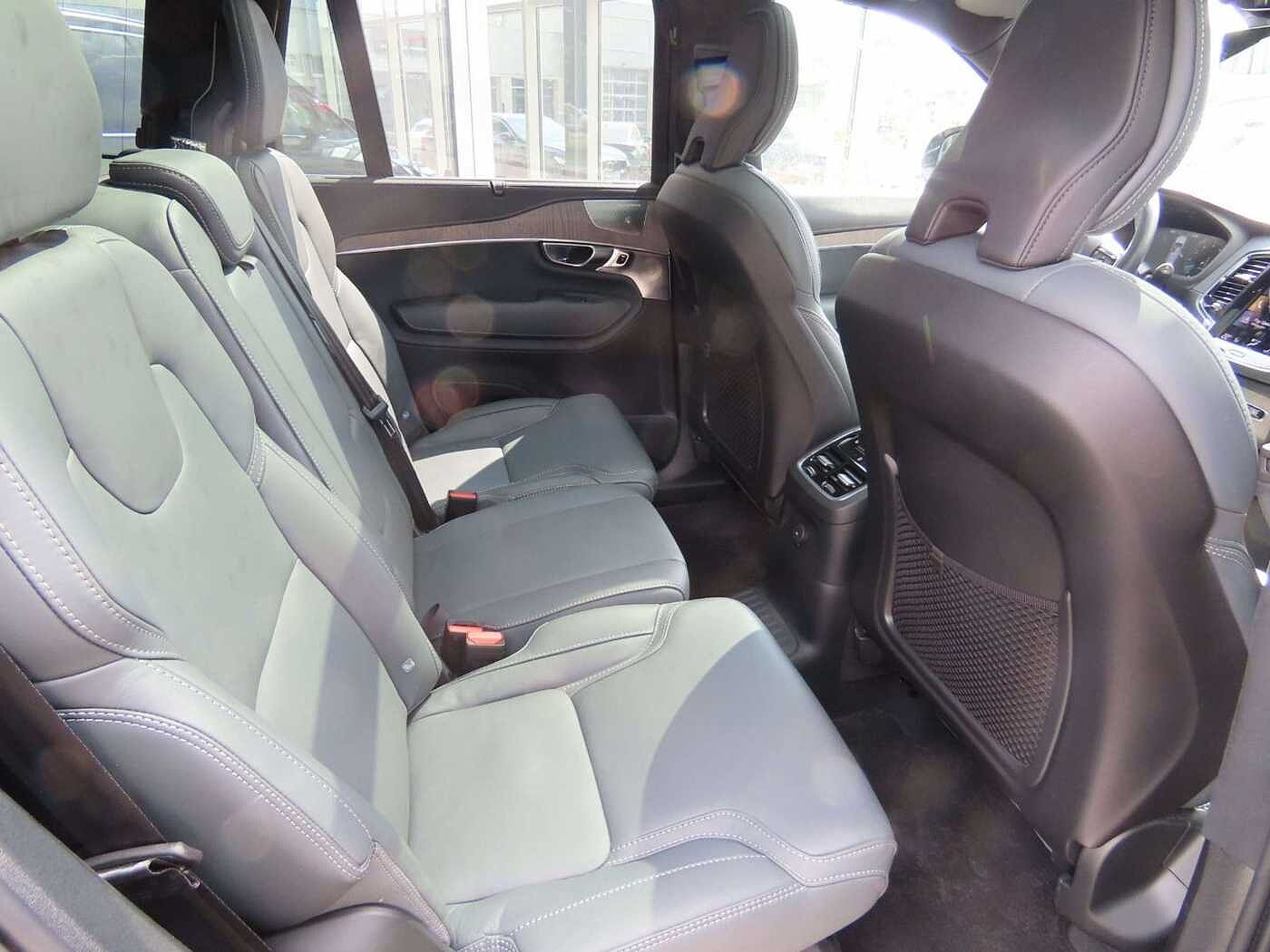 Volvo  Plus Bright Recharge Plug-In Hybrid AWD