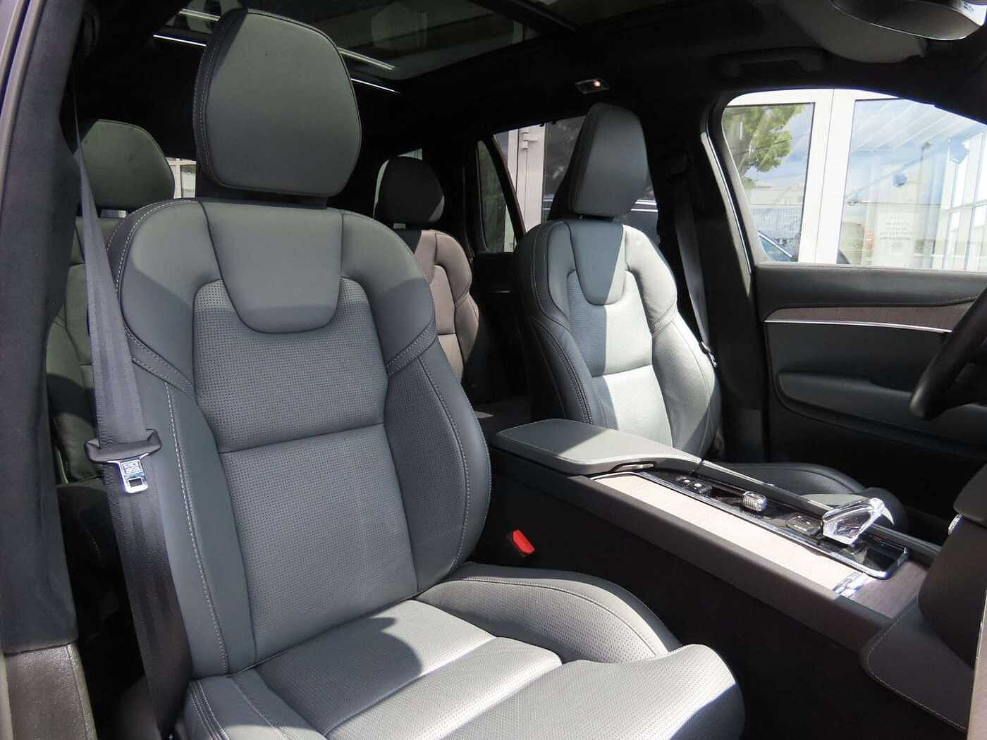 Volvo  Plus Bright Recharge Plug-In Hybrid AWD