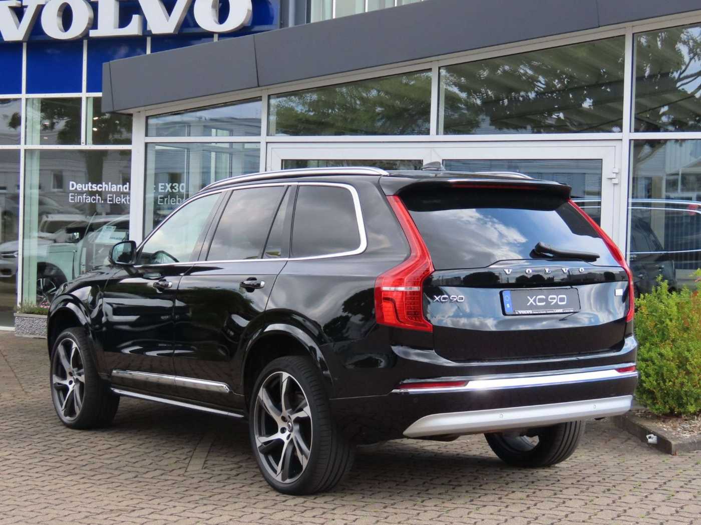 Volvo  Plus Bright Recharge Plug-In Hybrid AWD