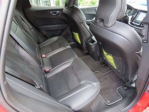 Volvo  R Design 2WD