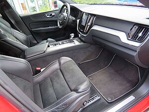 Volvo  R Design 2WD