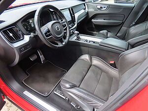 Volvo  R Design 2WD