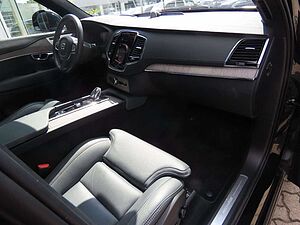 Volvo  Plus Bright Recharge Plug-In Hybrid AWD