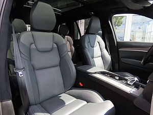 Volvo  Plus Bright Recharge Plug-In Hybrid AWD