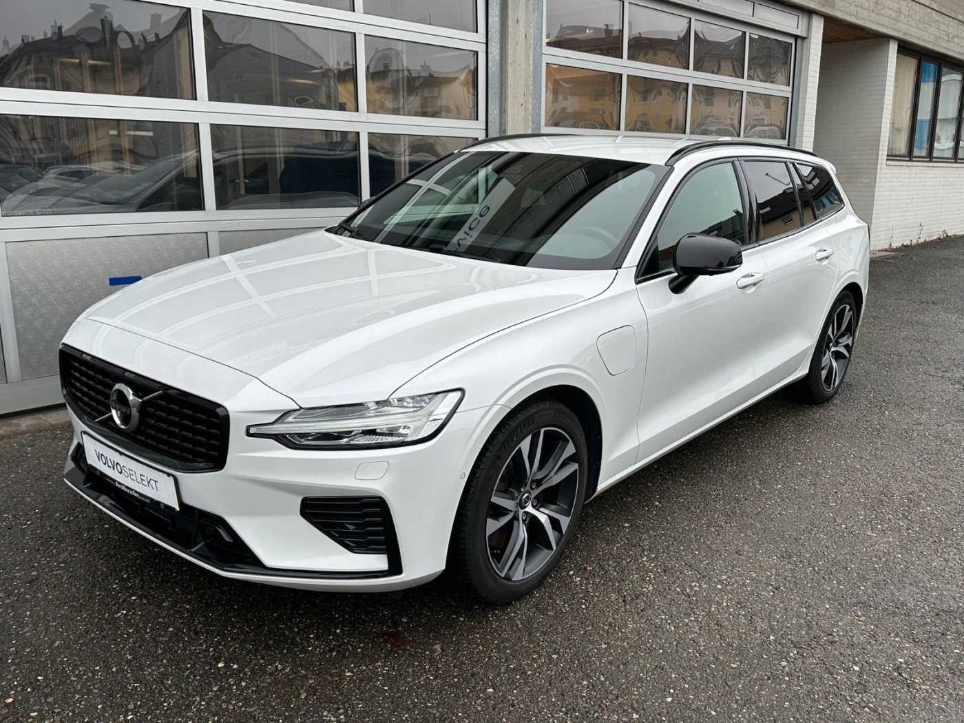 Volvo  T8 R-Design Recharge Plug-In Hybrid AWD