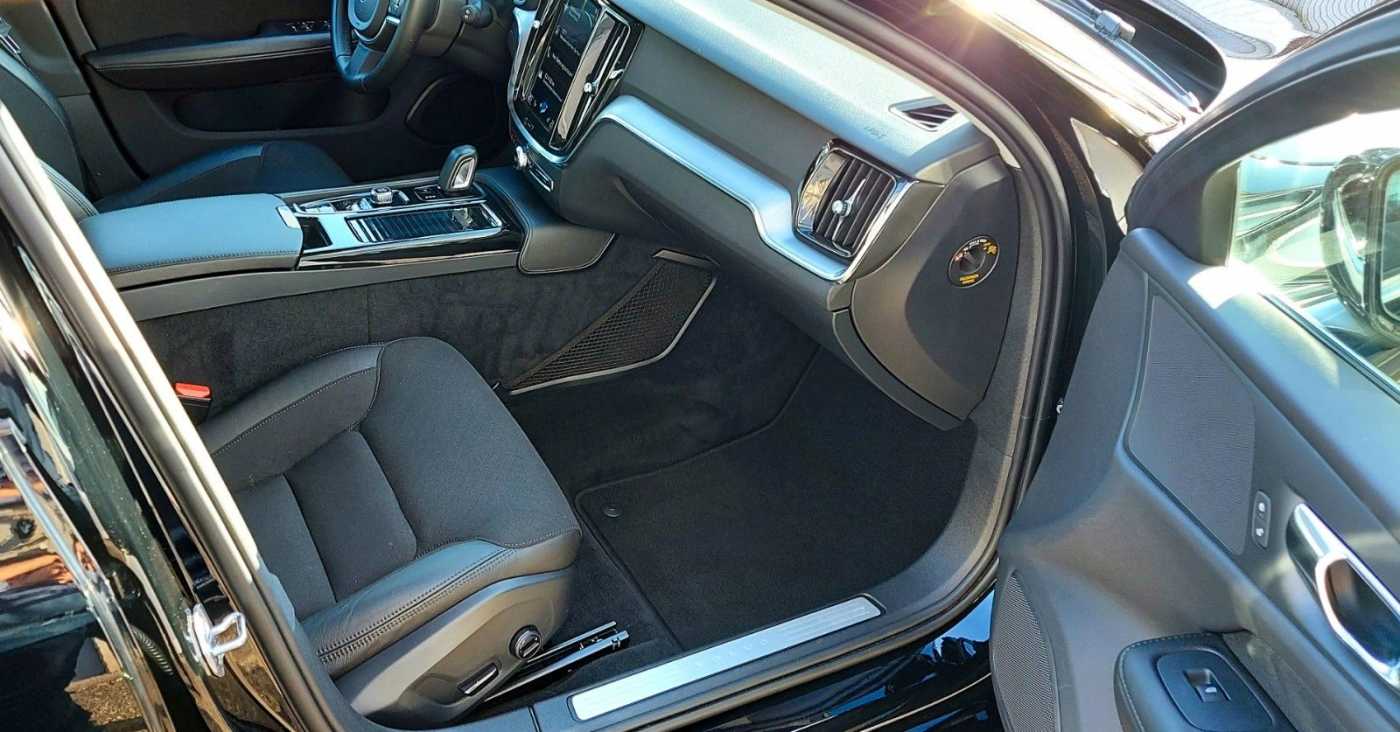 Volvo  T6 Plug-In Hybrid Momentum Pro AWD