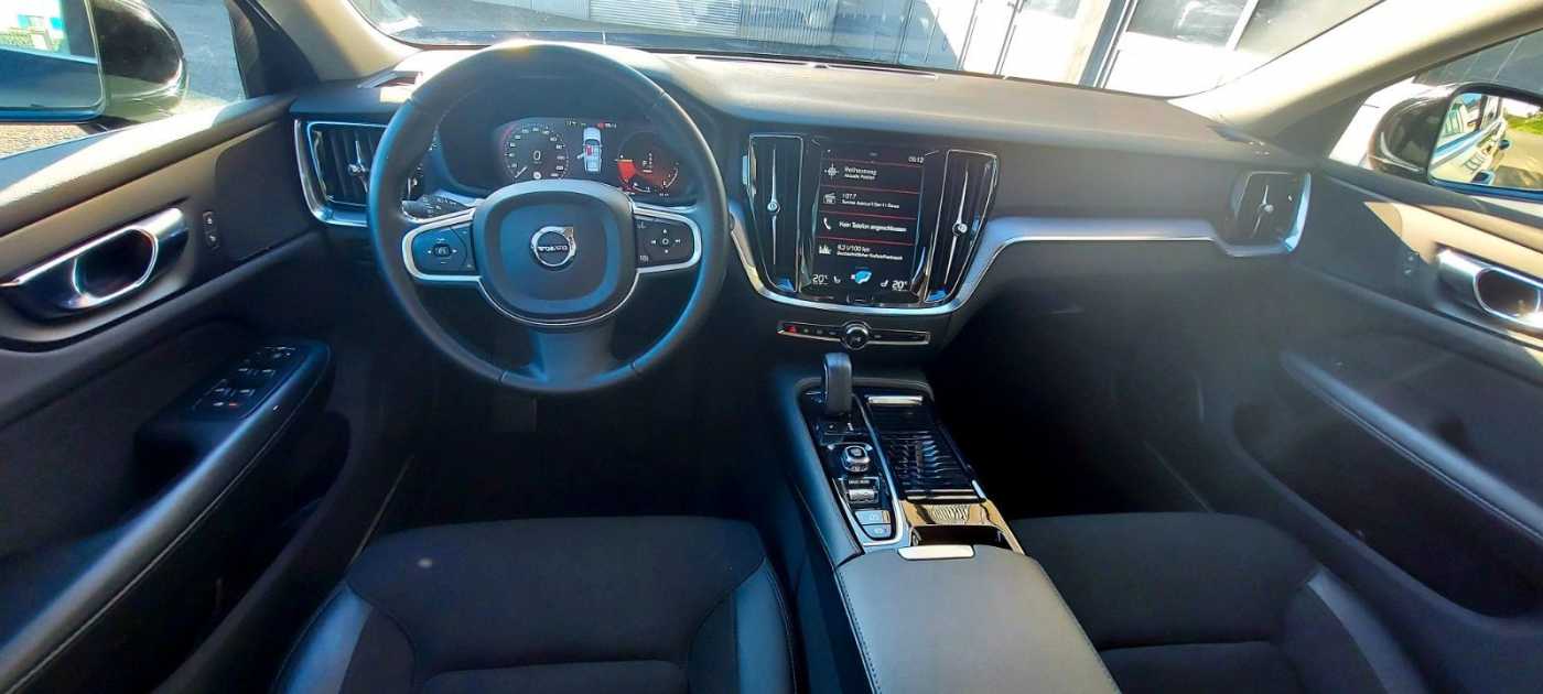 Volvo  T6 Plug-In Hybrid Momentum Pro AWD