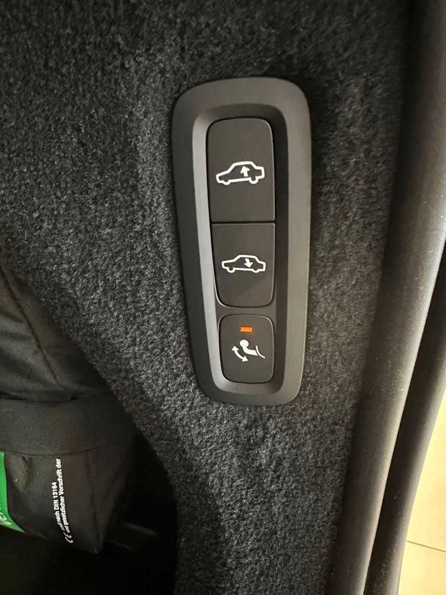 Volvo  B5 Ultimate Bright AWD - 7Sitze- Luftfahrw.