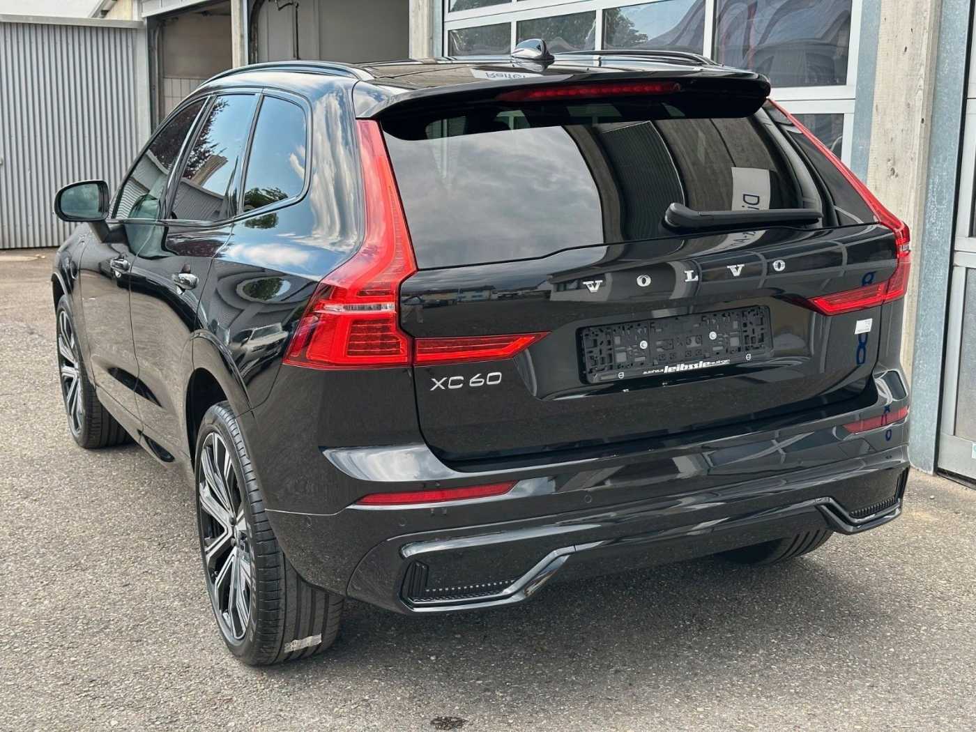 Volvo  T8 R-Design Recharge AWD mit Akku 18,8 kWh