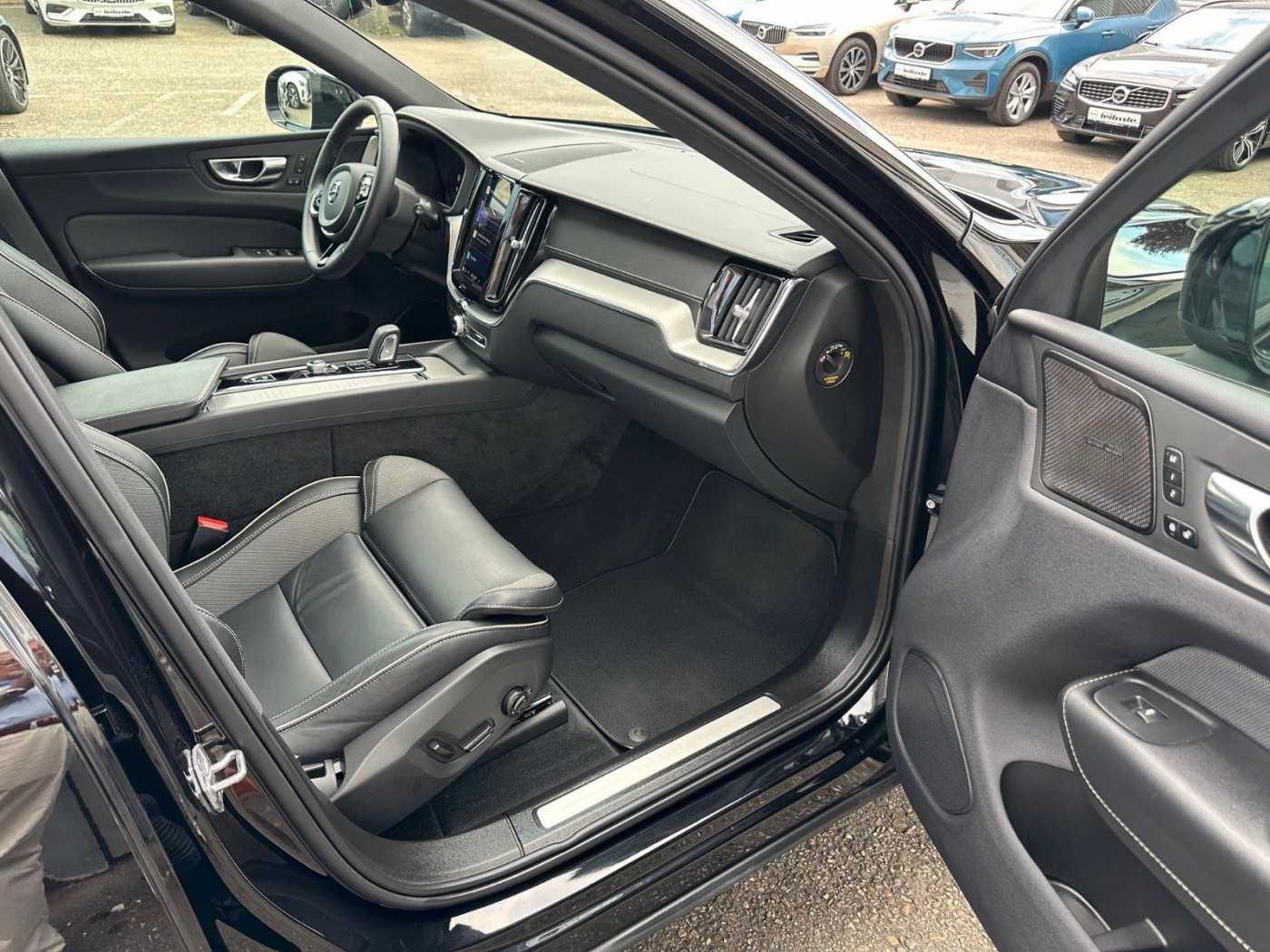 Volvo  T8 R-Design Recharge AWD mit Akku 18,8 kWh