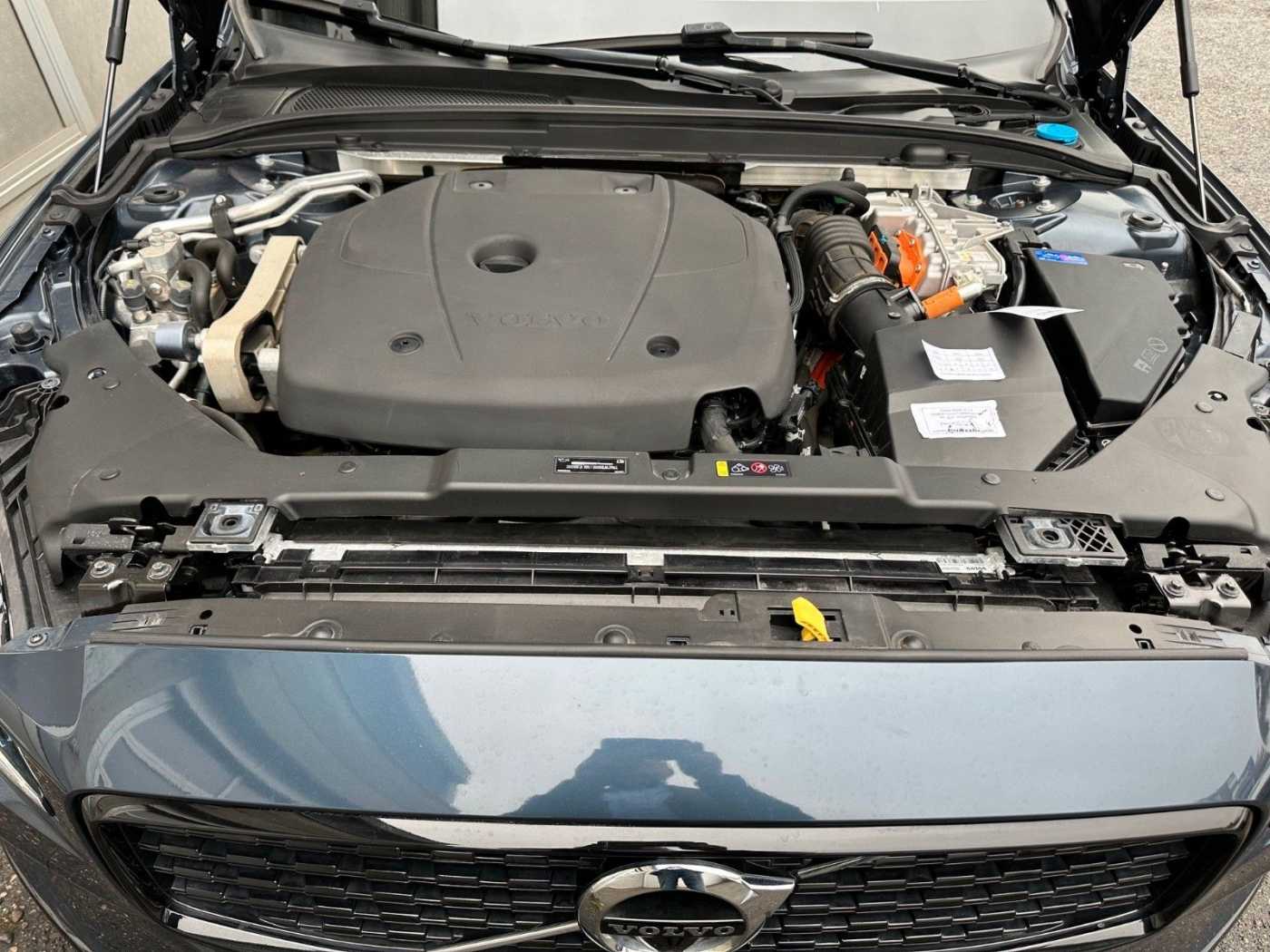Volvo  T8 R-Design Expression AWD Plug-In Hybrid