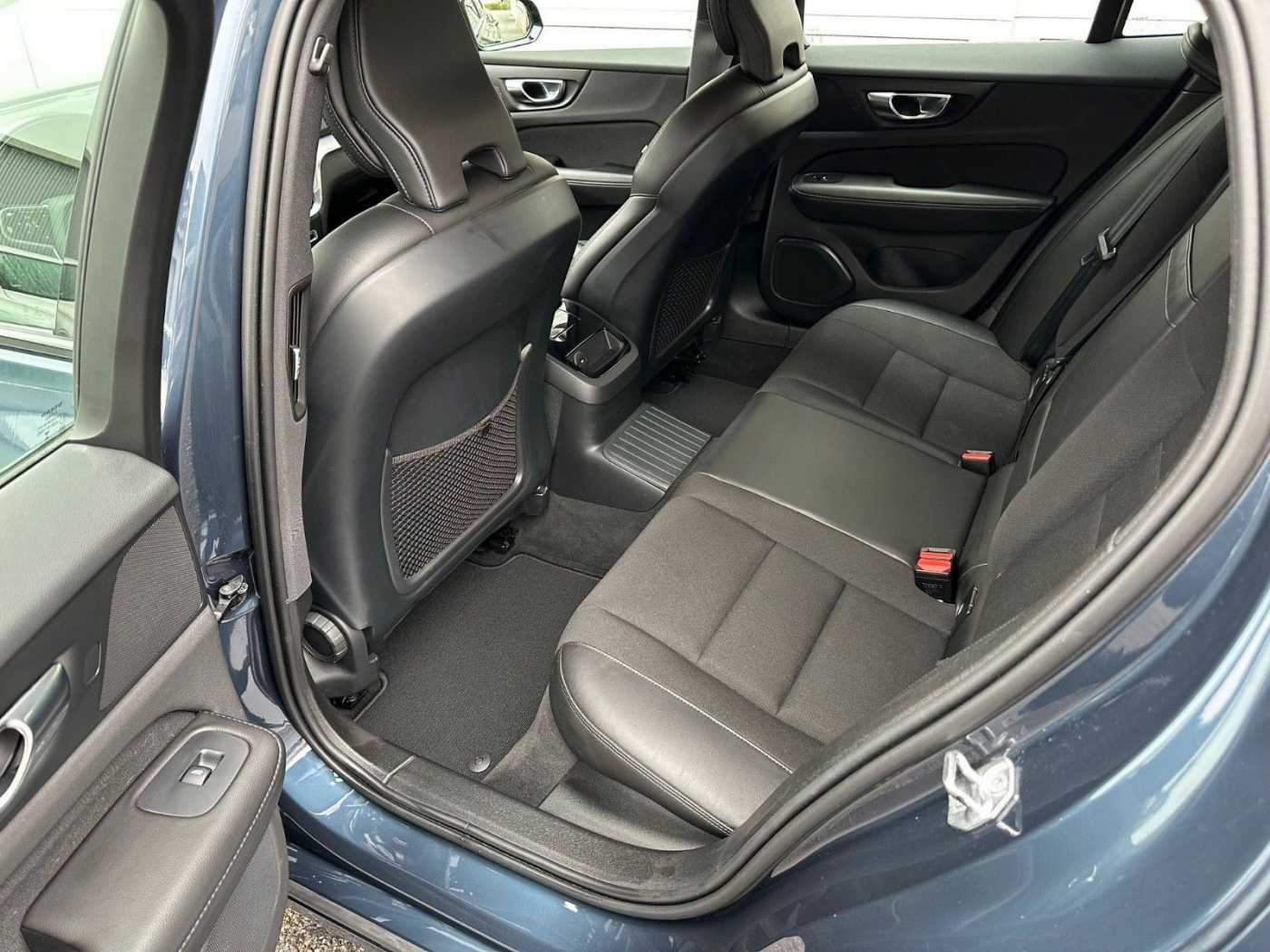 Volvo  T8 R-Design Expression AWD Plug-In Hybrid