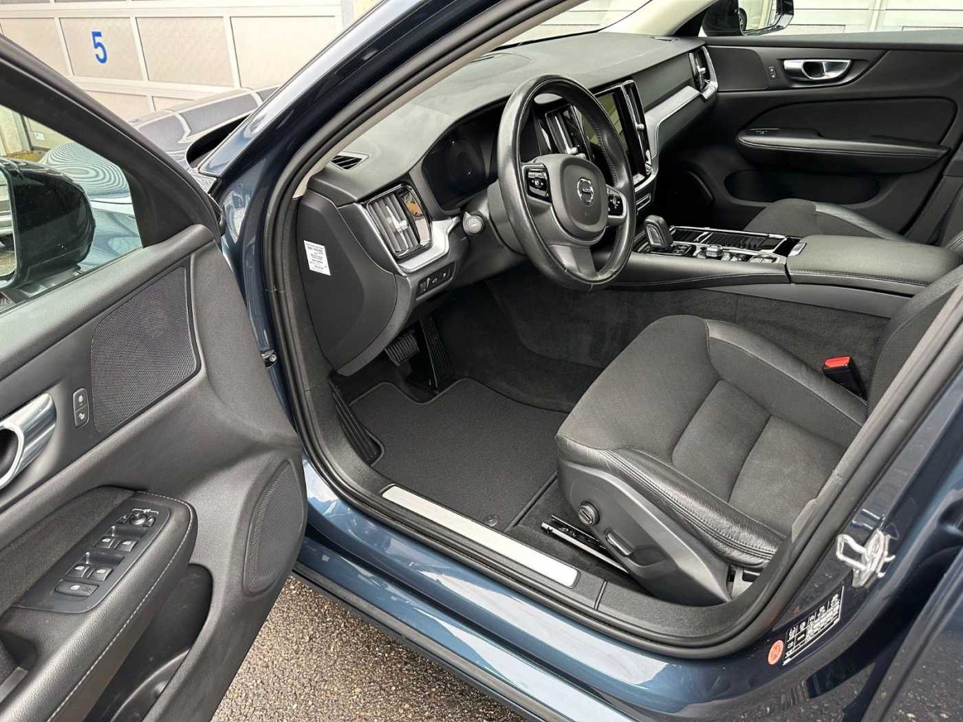 Volvo  T8 R-Design Expression AWD Plug-In Hybrid