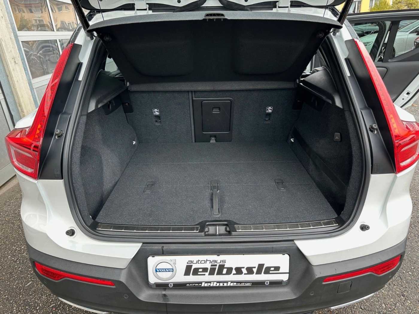 Volvo  T4 R-Design AWD