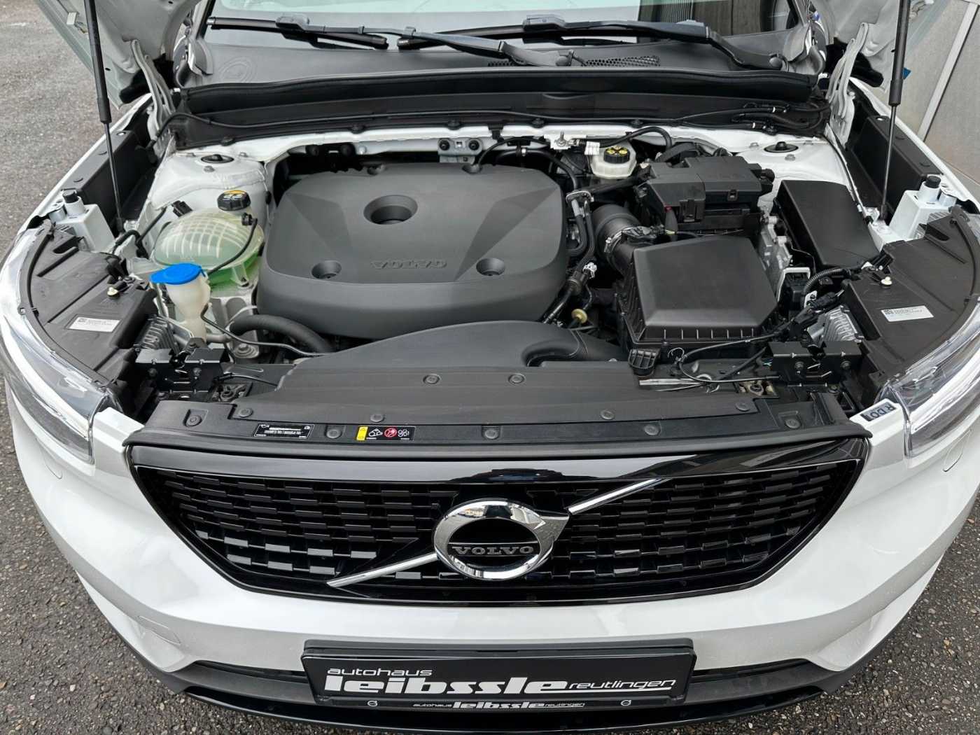 Volvo  T4 R-Design AWD
