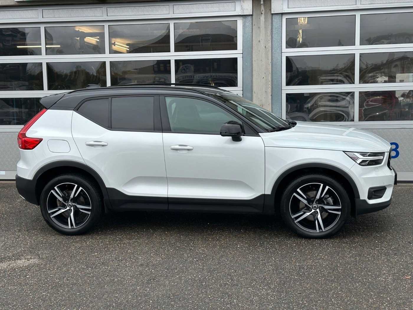 Volvo  T4 R-Design AWD