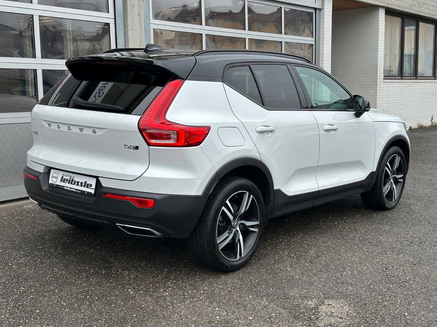 Volvo  T4 R-Design AWD