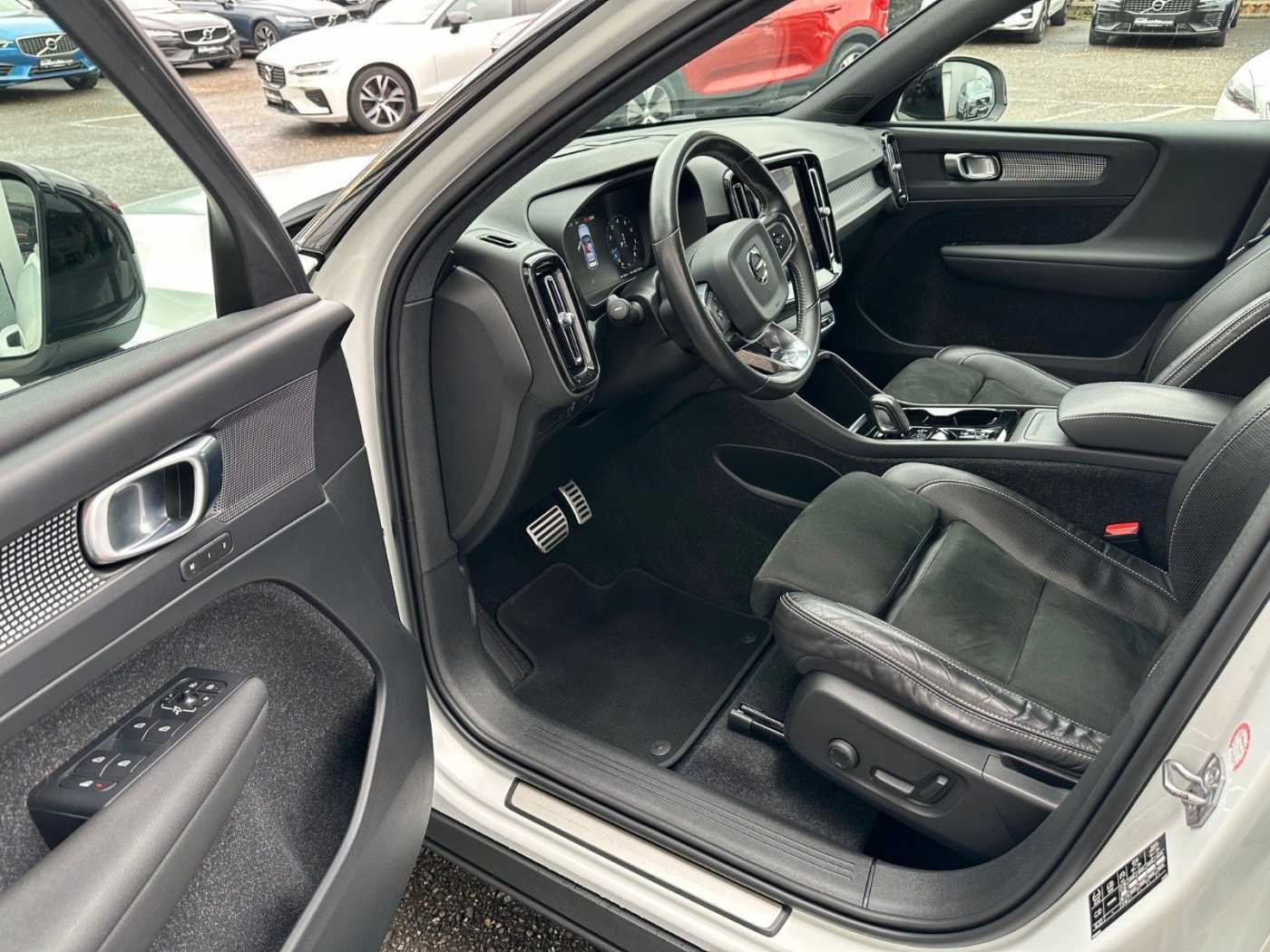 Volvo  T4 R-Design AWD