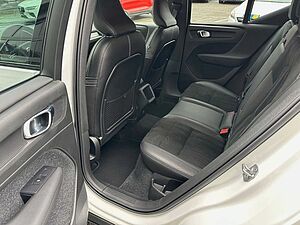 Volvo  T4 R-Design AWD