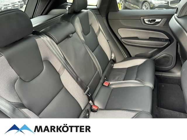 Volvo  XC60 Plus, B4 AWD Mild-Hybrid, Diesel, Dark