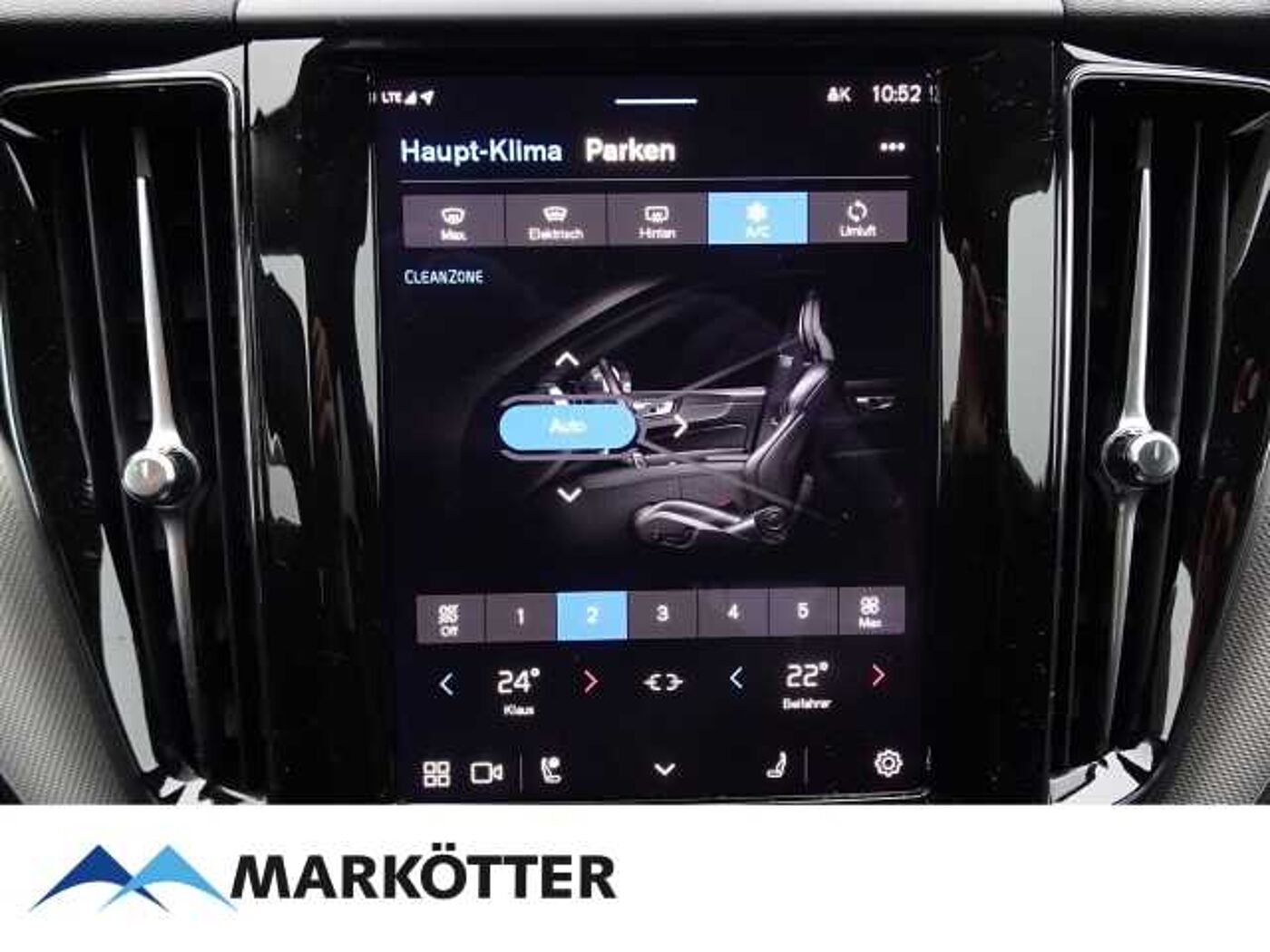 Volvo  Plus Dark Recharge Plug-In Hybrid AWD T6