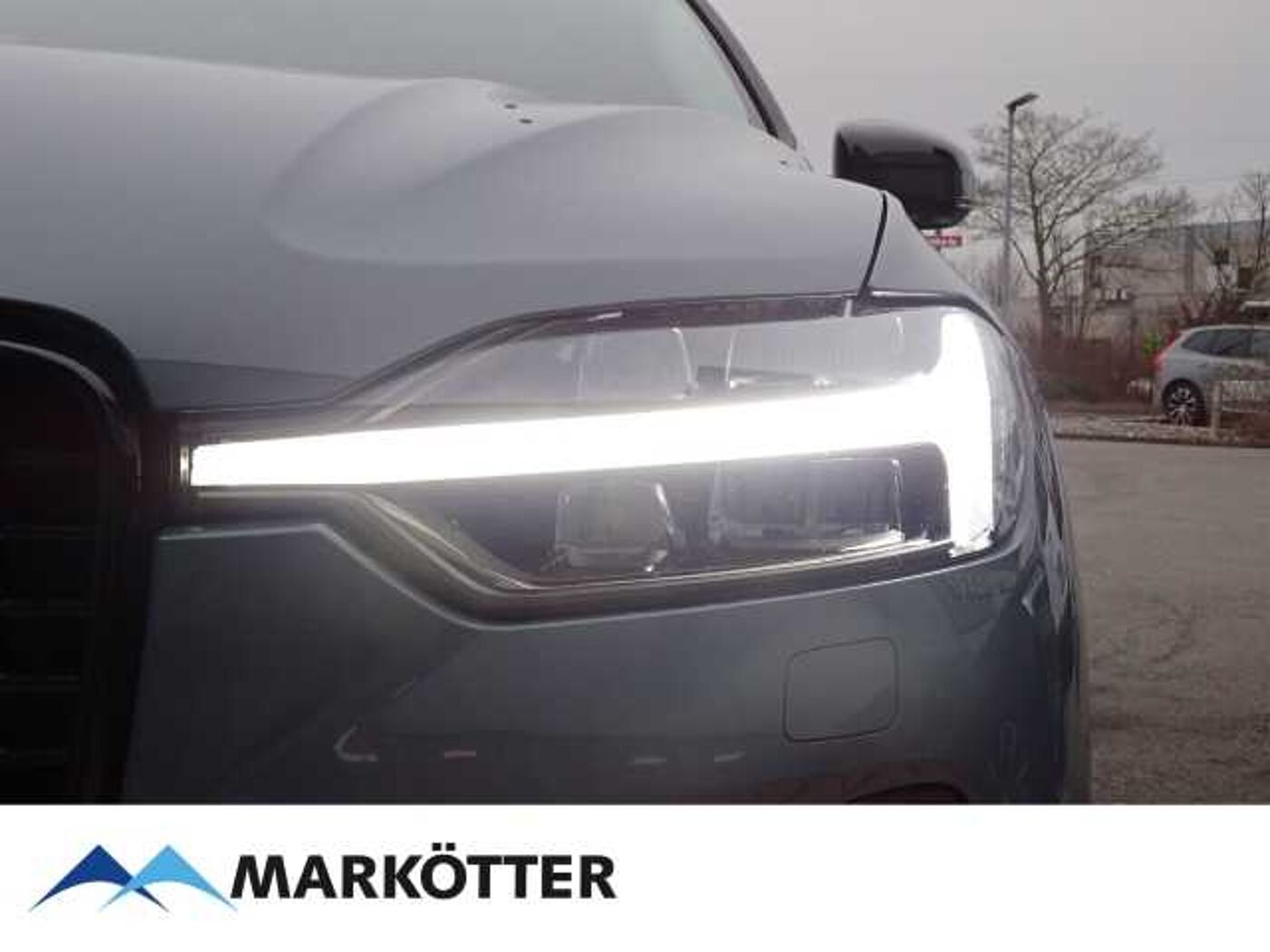 Volvo  Plus Dark Recharge Plug-In Hybrid AWD T6