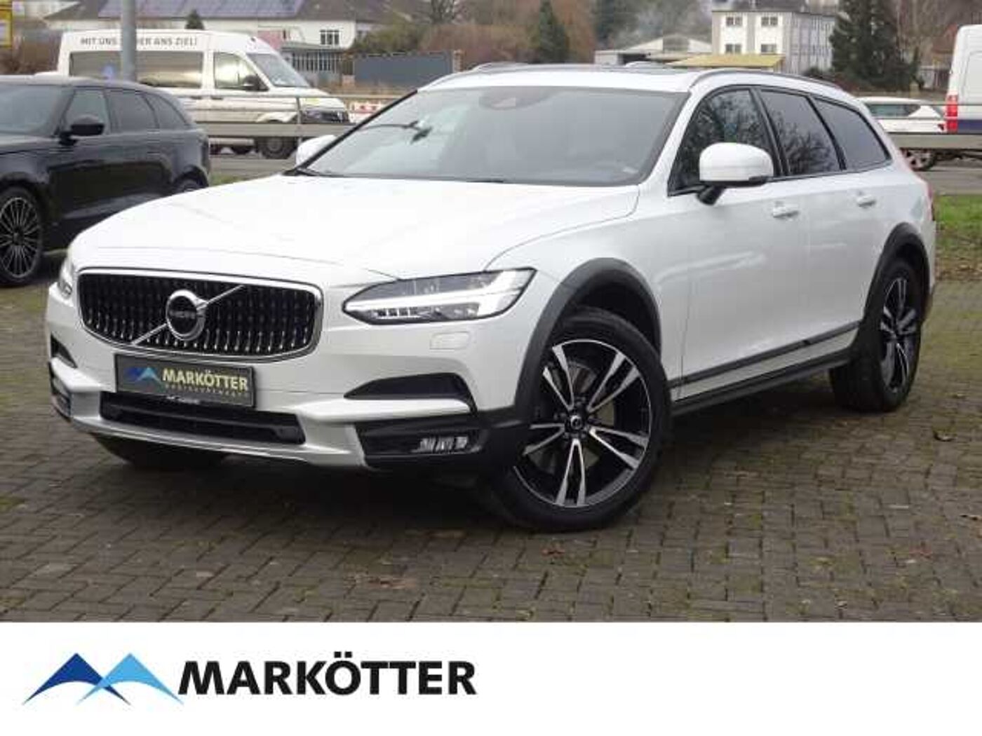 Volvo  D5 Momentum Pro AWD/NAVI/LED/AHK/PDC/HuD